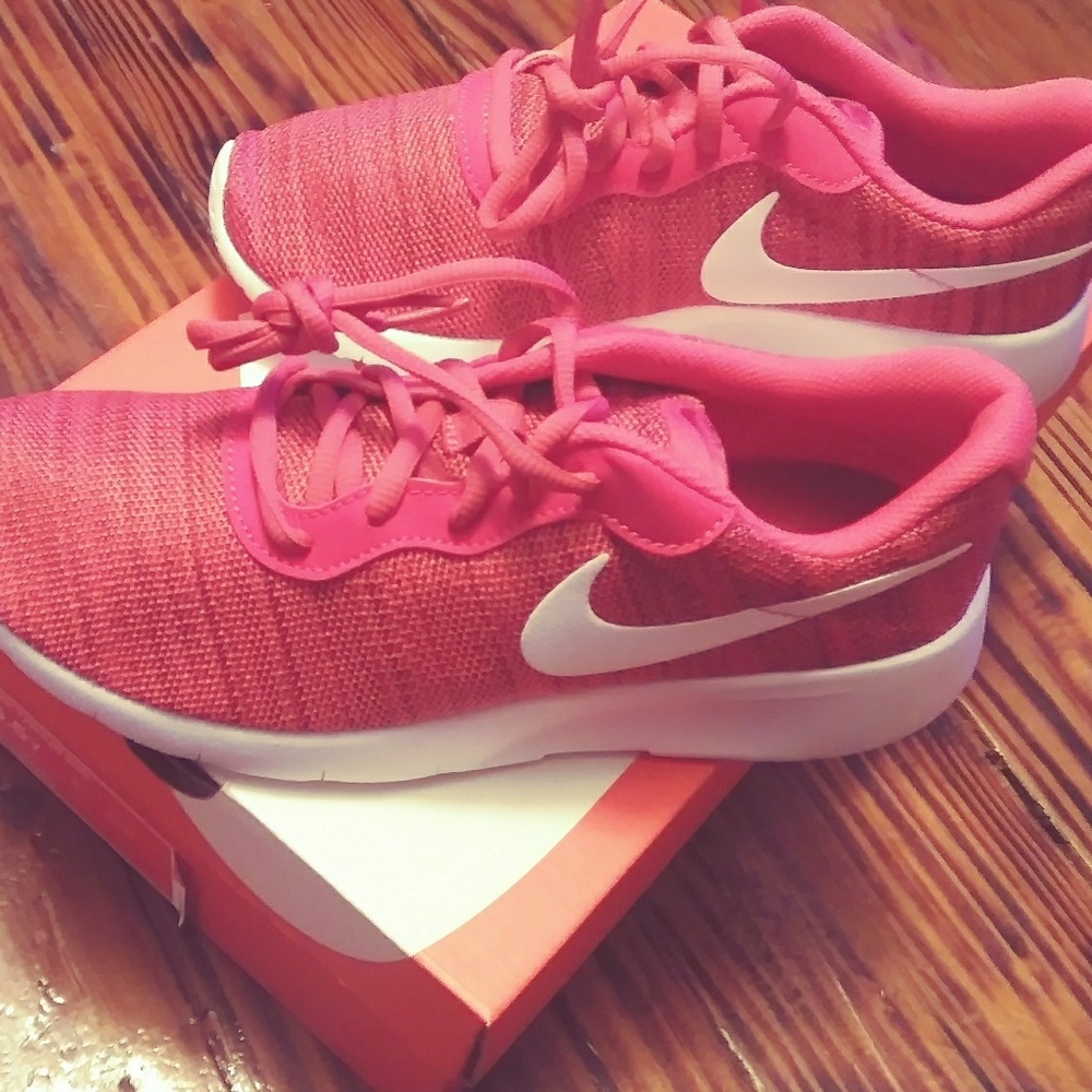 Last 1 IN STOCK Nike Tanjun Sneakers